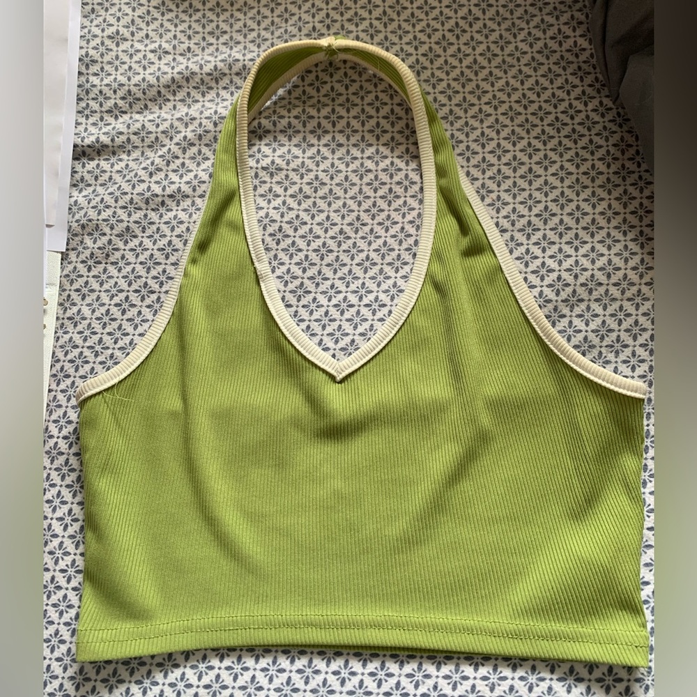 green crop top🪴